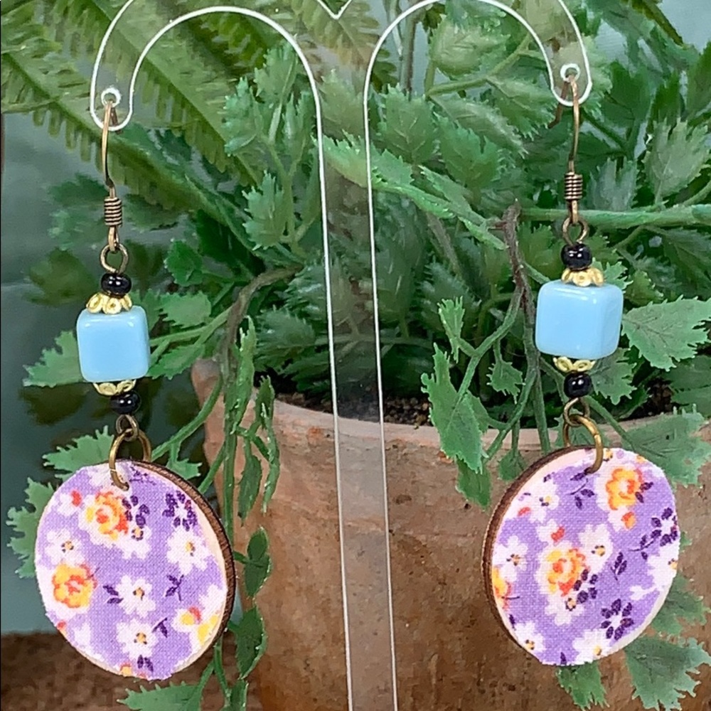 ⭐️🌸Adorned Crown vintage fabric wood disc bead earrings Purple blue